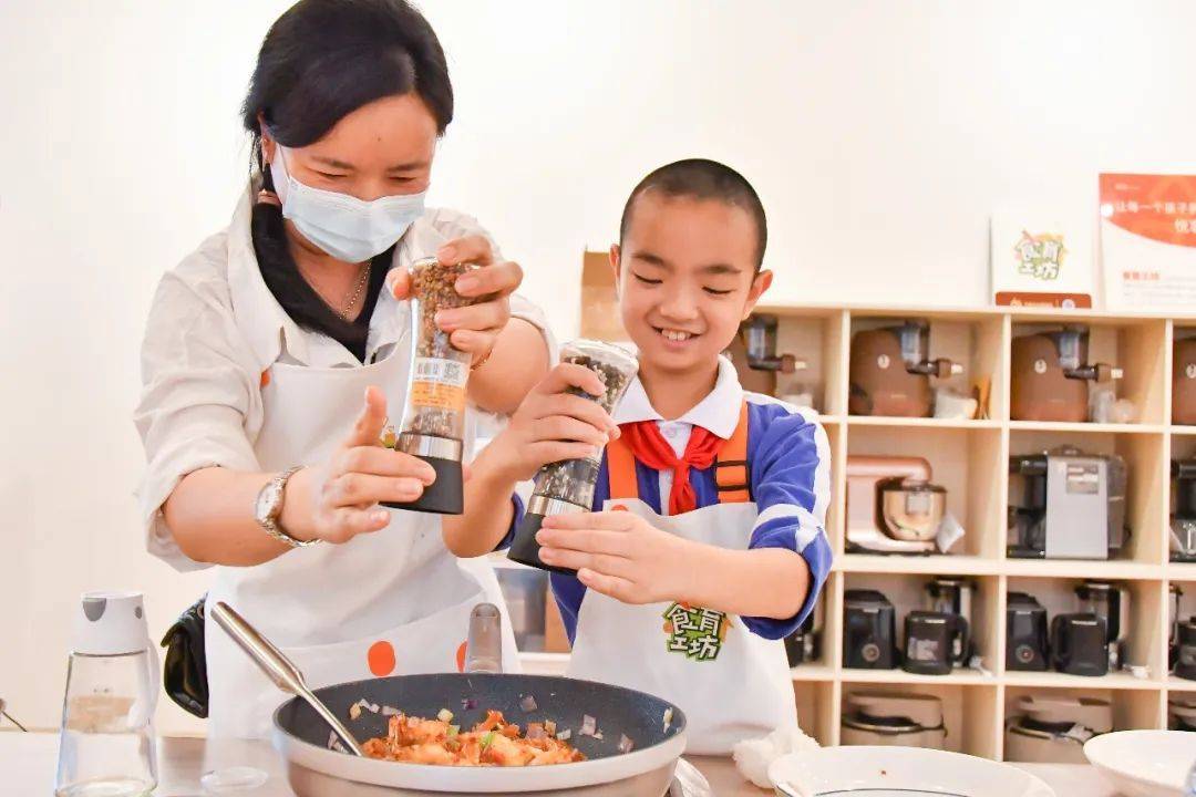 91淫母亲子烹饪时光